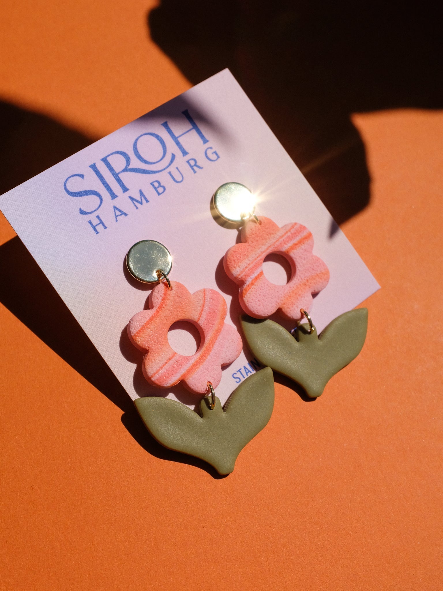 Blumige Ohrringe mit 925 Silber-Stecker - Einzigartige Ohrringe von Doro Hoffmann. Jetzt online bestellen!