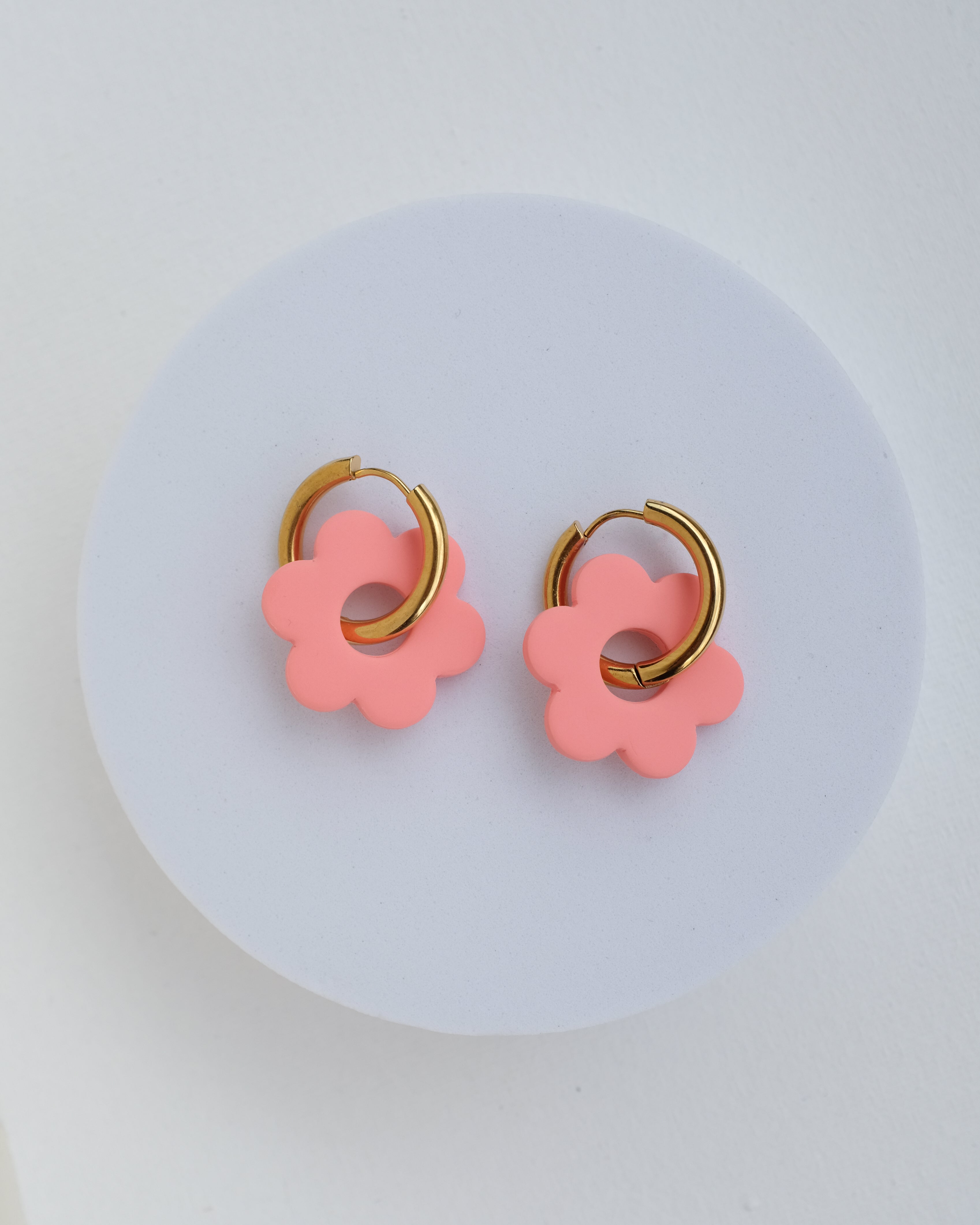 XL Flower Hoops - Einzigartige  von Doro Hoffmann. Jetzt online bestellen!