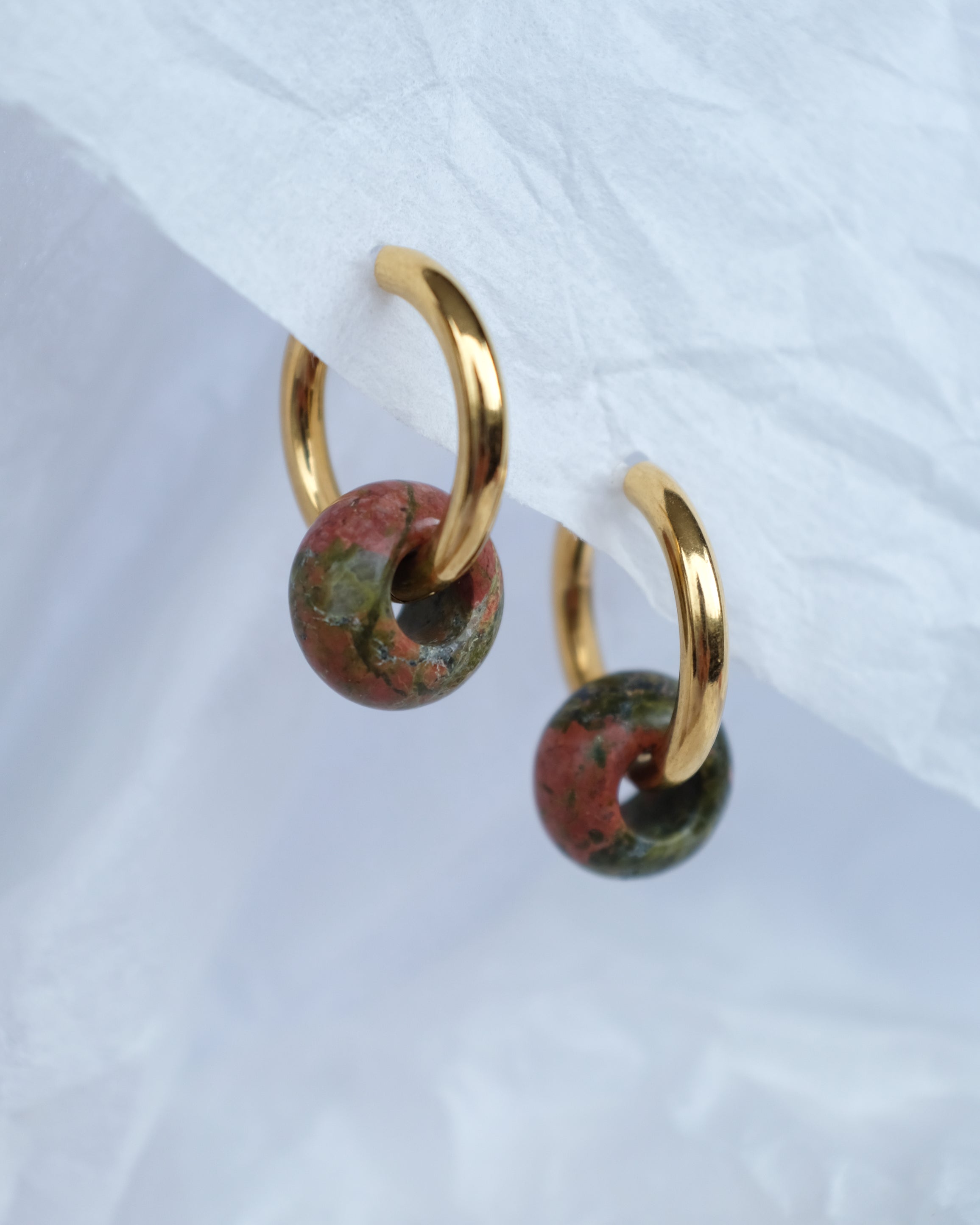 Gemstone Hoops - Einzigartige Ohrringe von Doro Hoffmann. Jetzt online bestellen!