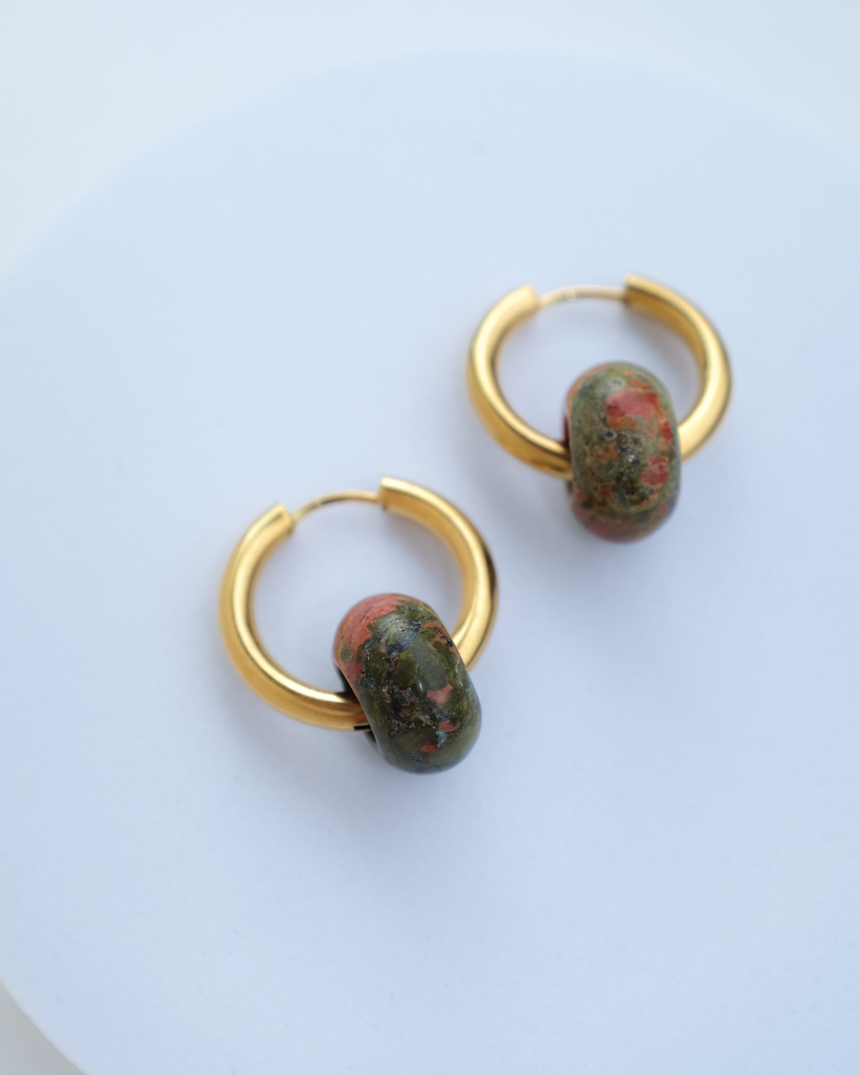 Gemstone Hoops - Einzigartige Ohrringe von Doro Hoffmann. Jetzt online bestellen!