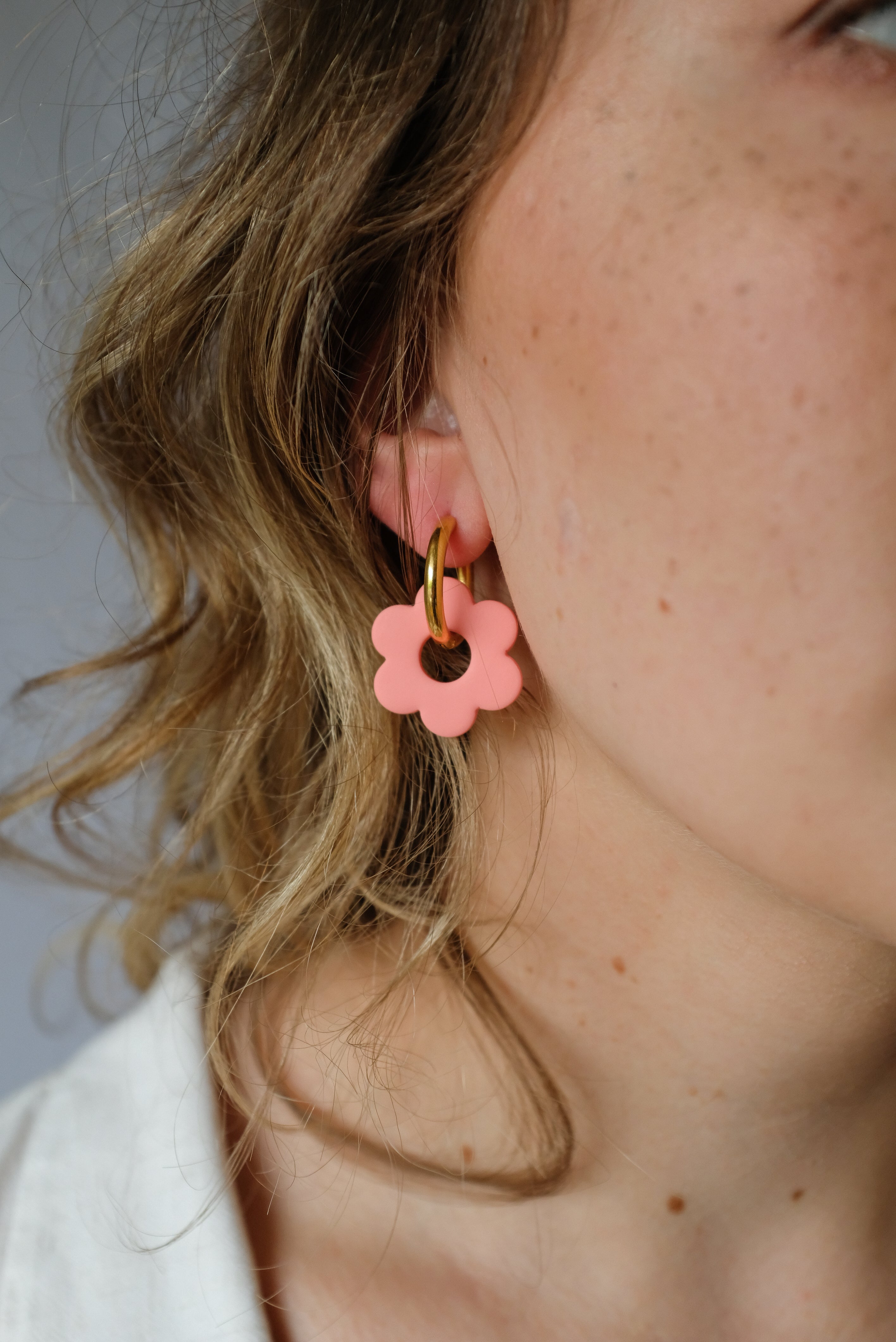 XL Flower Hoops - Einzigartige  von Doro Hoffmann. Jetzt online bestellen!