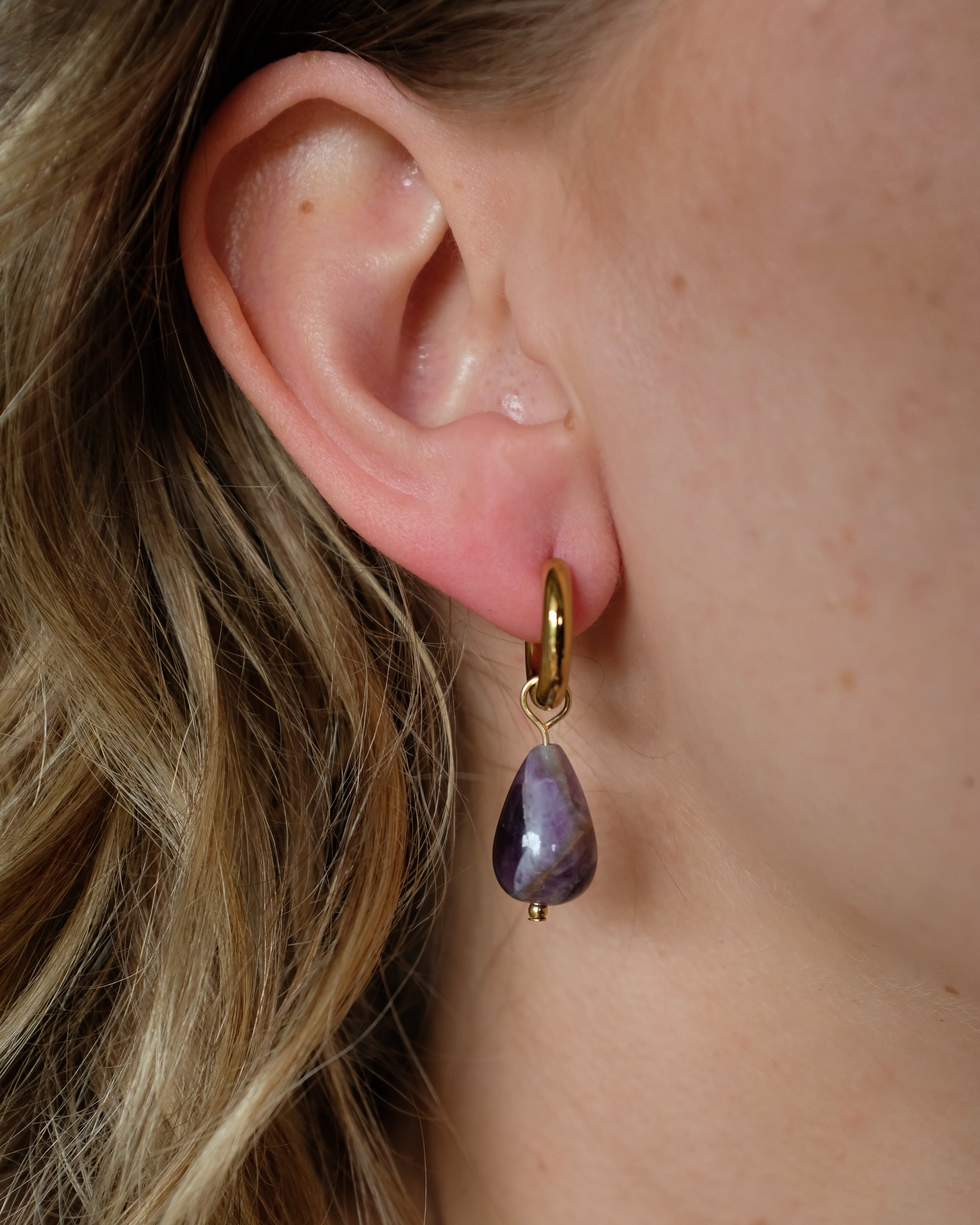 Amethyst Hoops - Einzigartige Ohrringe von Doro Hoffmann. Jetzt online bestellen!