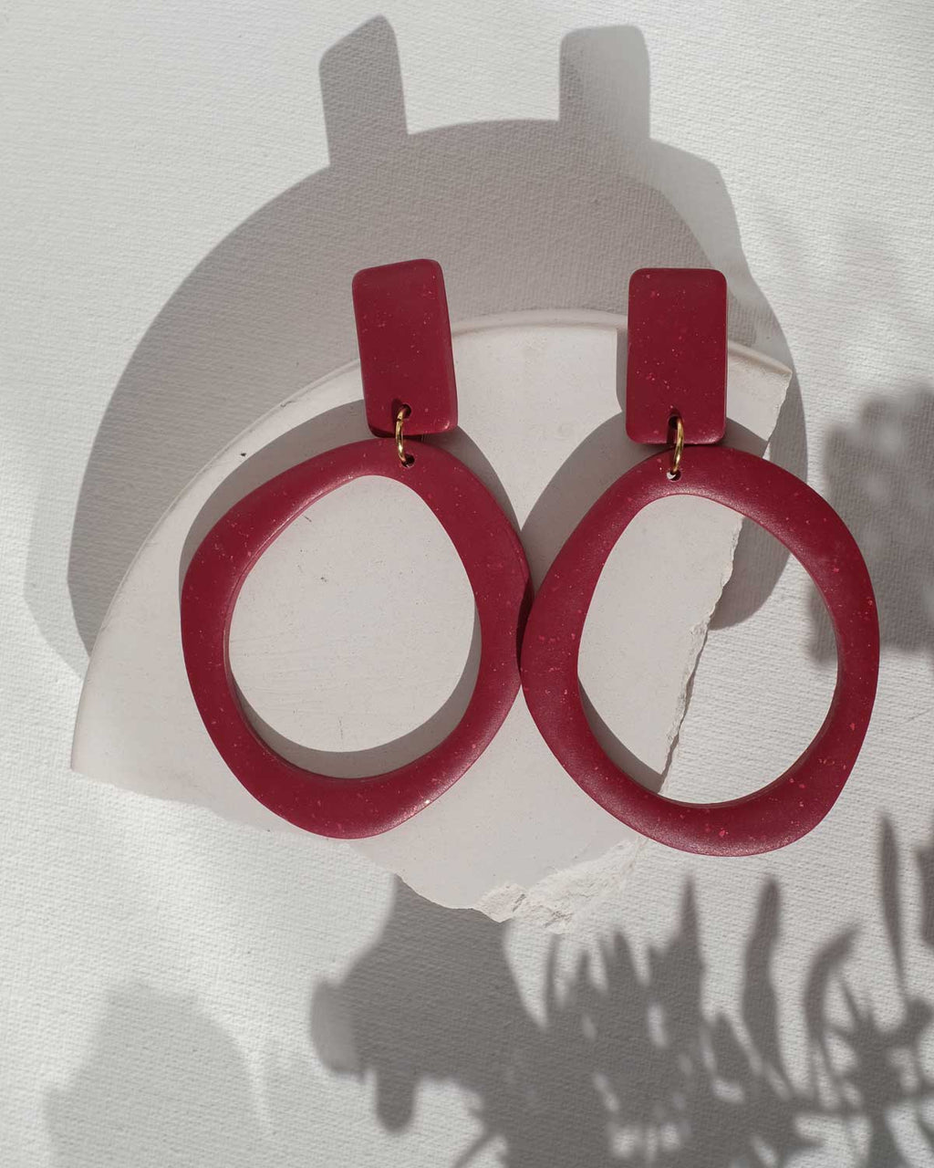 Weinrote Ohrringe