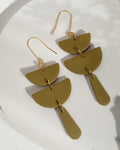 Olivgrüne geometrische Ohrhänger