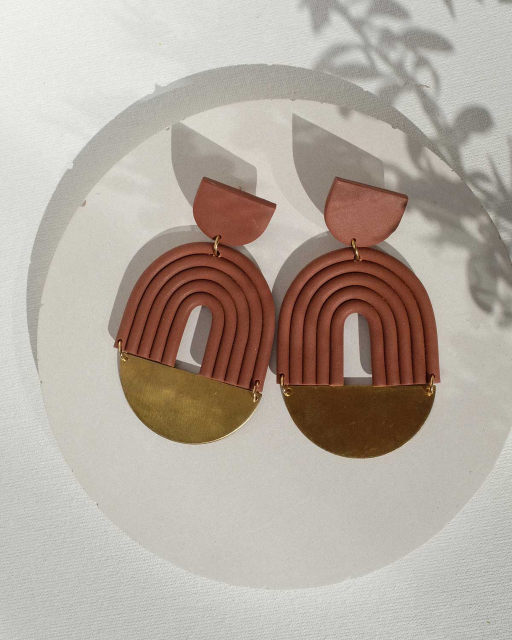 Terracotta & Messing Arches