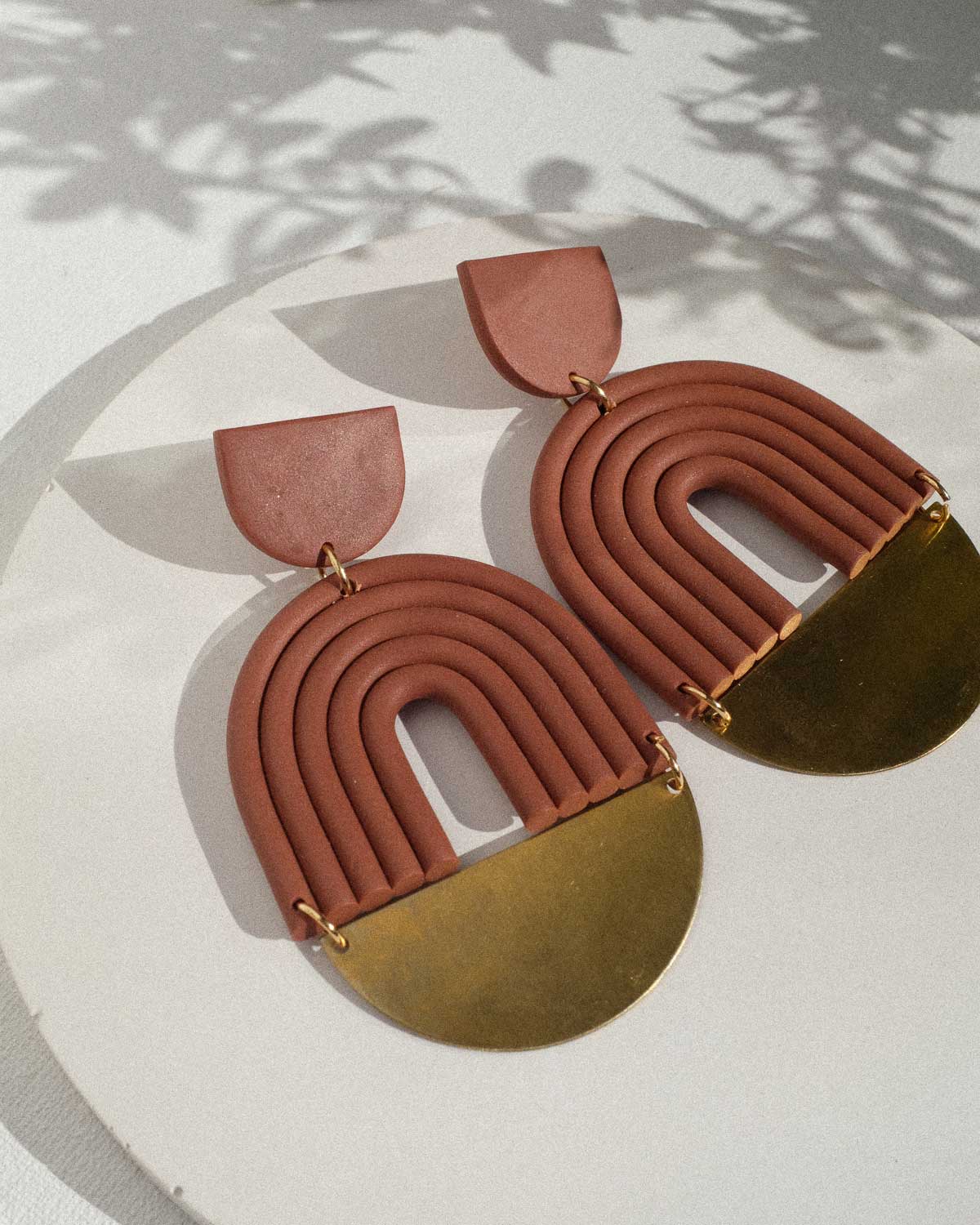 Terracotta & Messing Arches