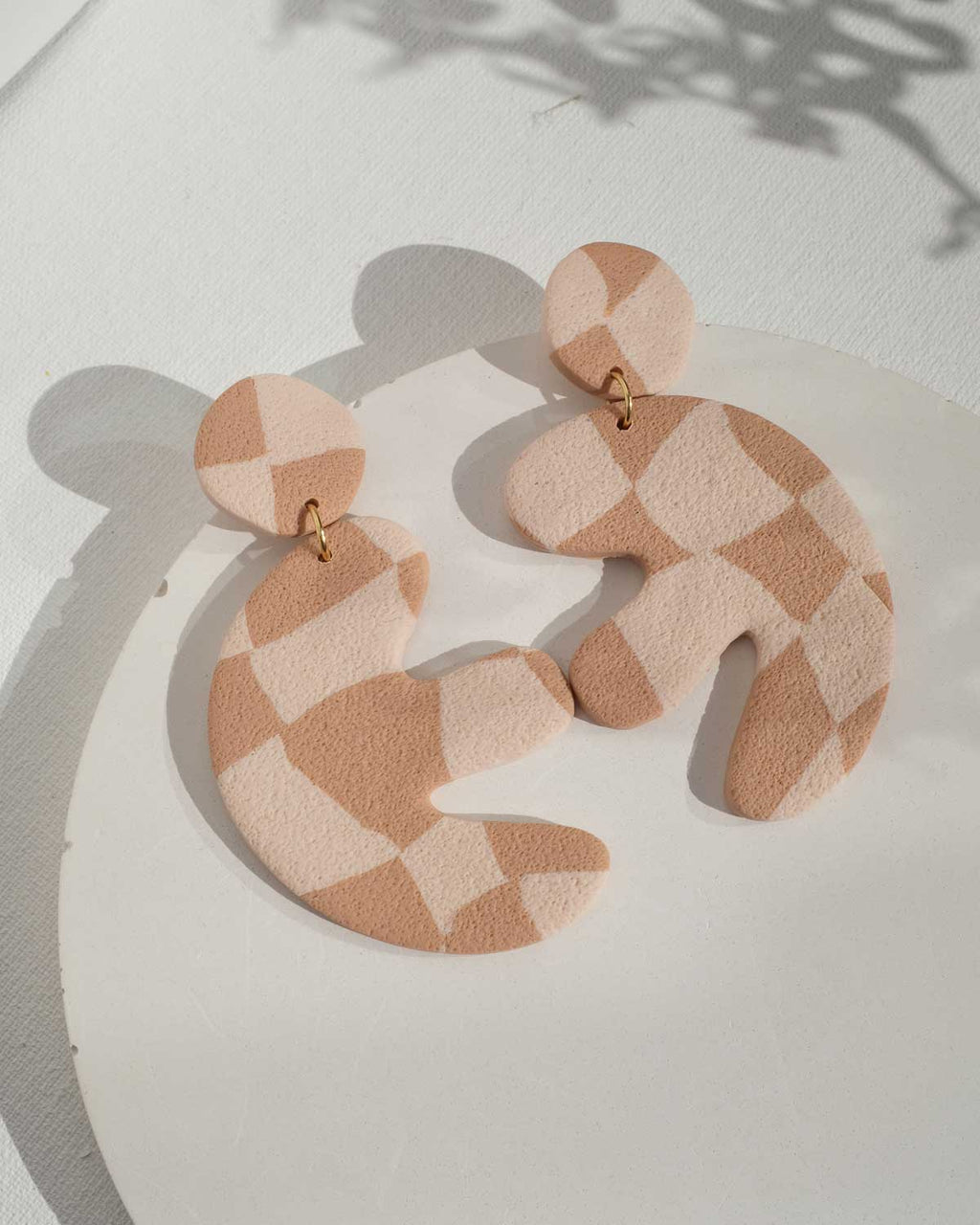 Texturierte Ohrstecker Coffee No. 2