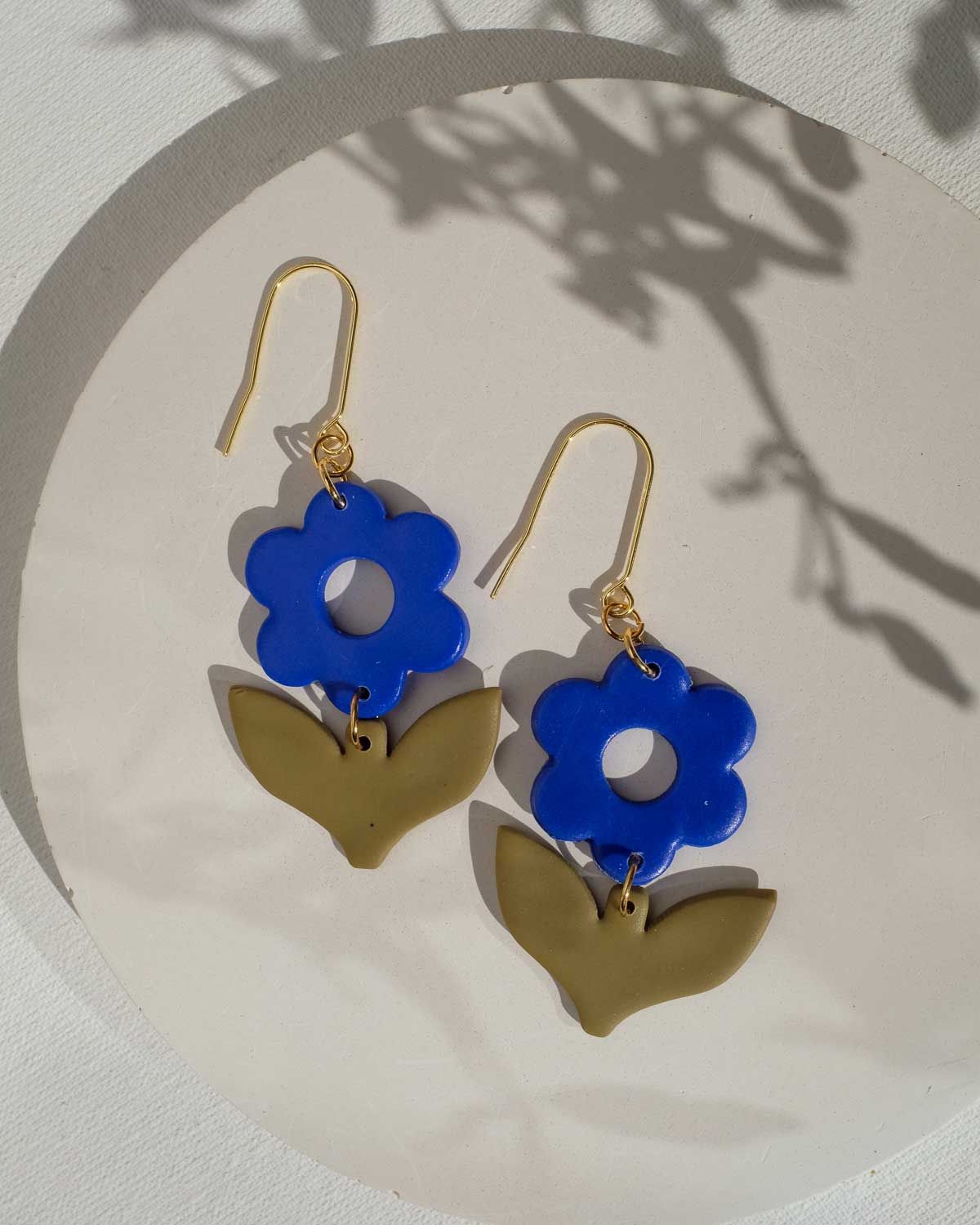 Ohrhänger mit Blumen Cobalt