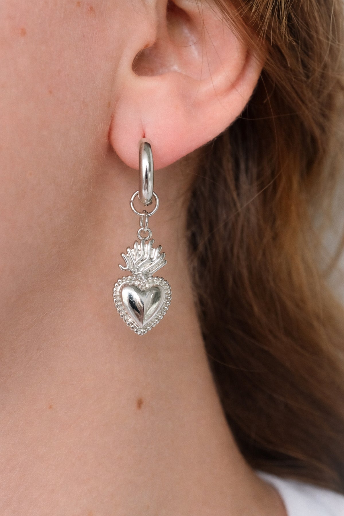 Mini Sacred Heart Hoops in Silber