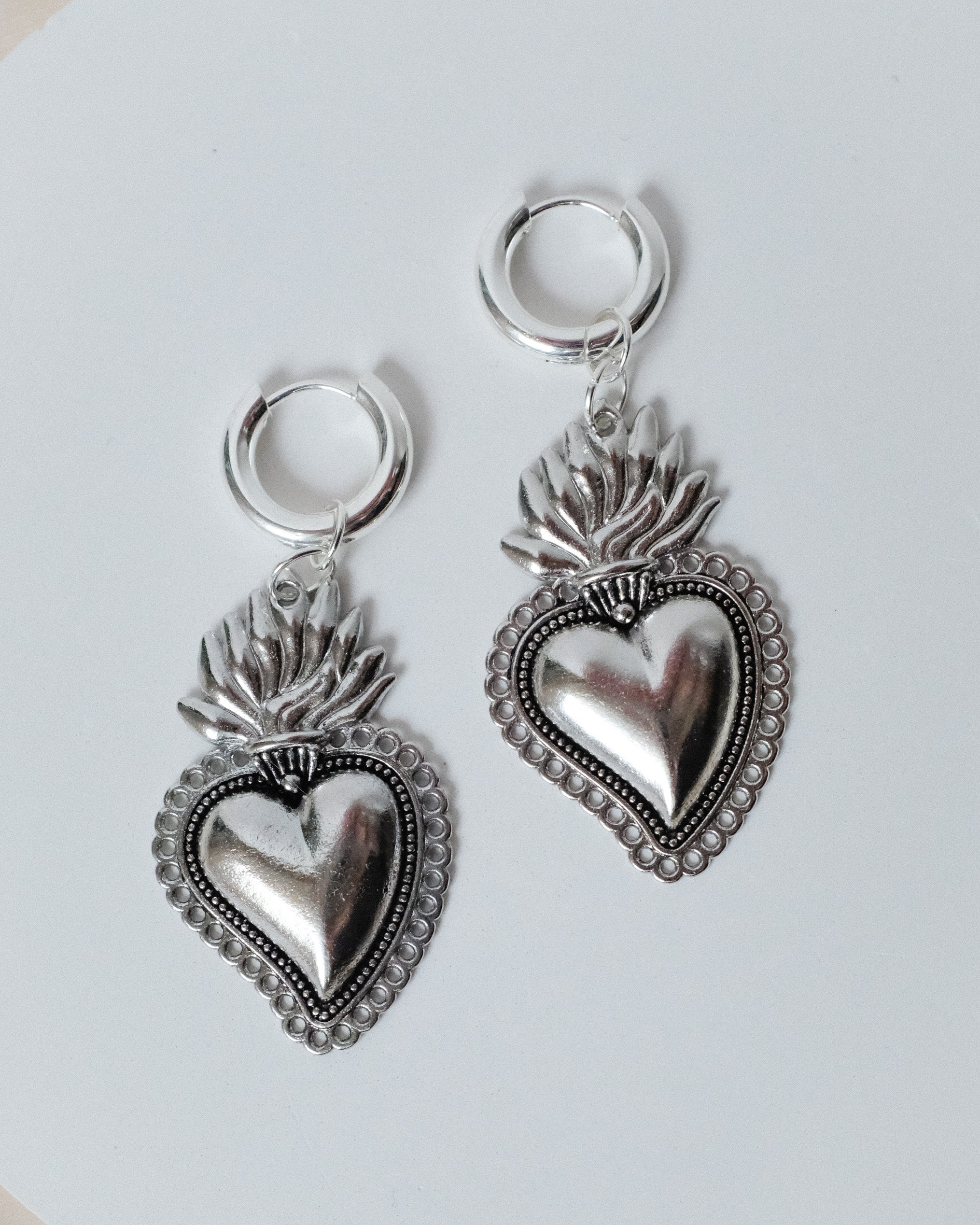 Sacred Heart Hoops in Silber - Einzigartige  von Doro Hoffmann. Jetzt online bestellen!