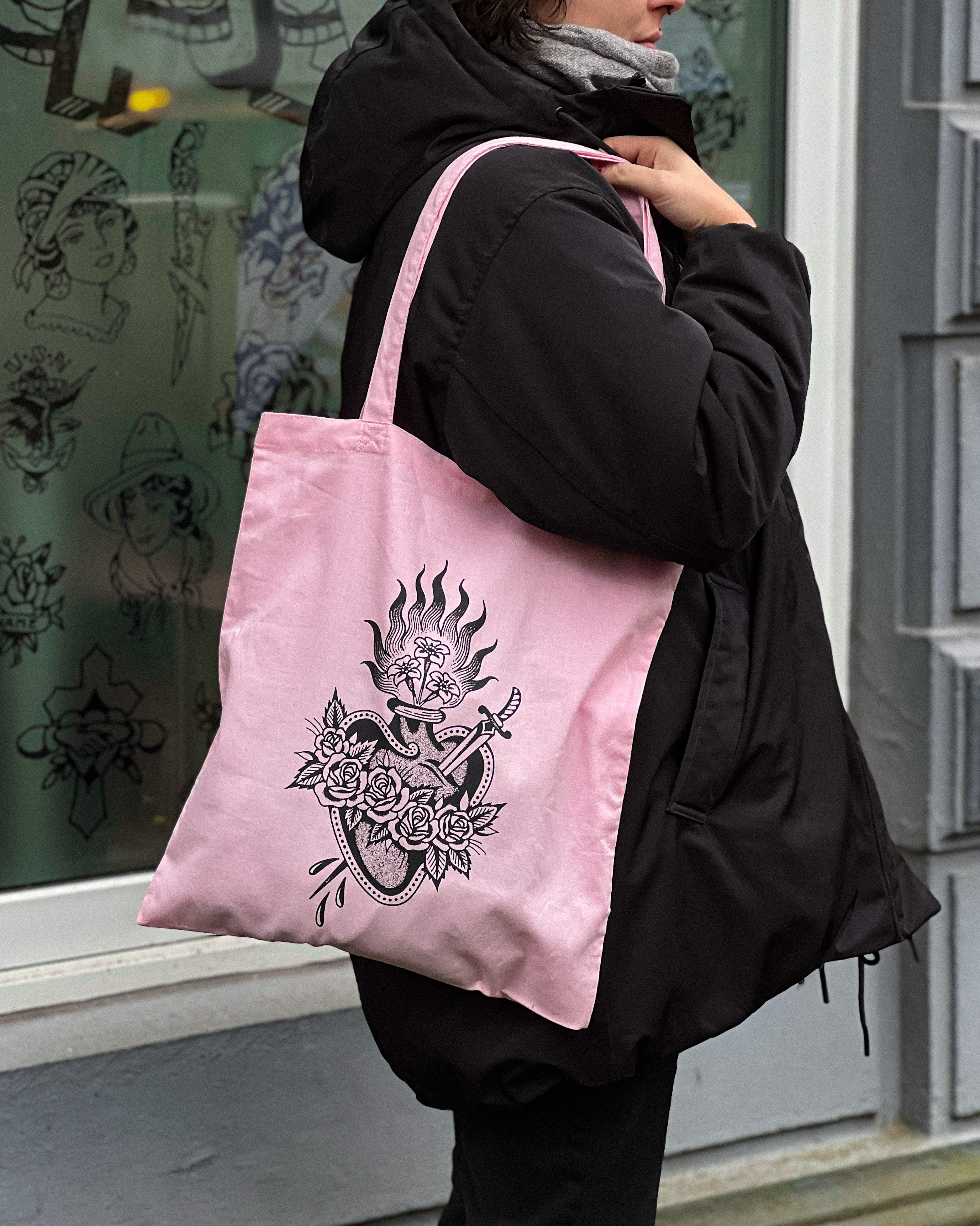 "Sacred Heart" Beutel mit Print - Einzigartige  von Doro Hoffmann. Jetzt online bestellen!