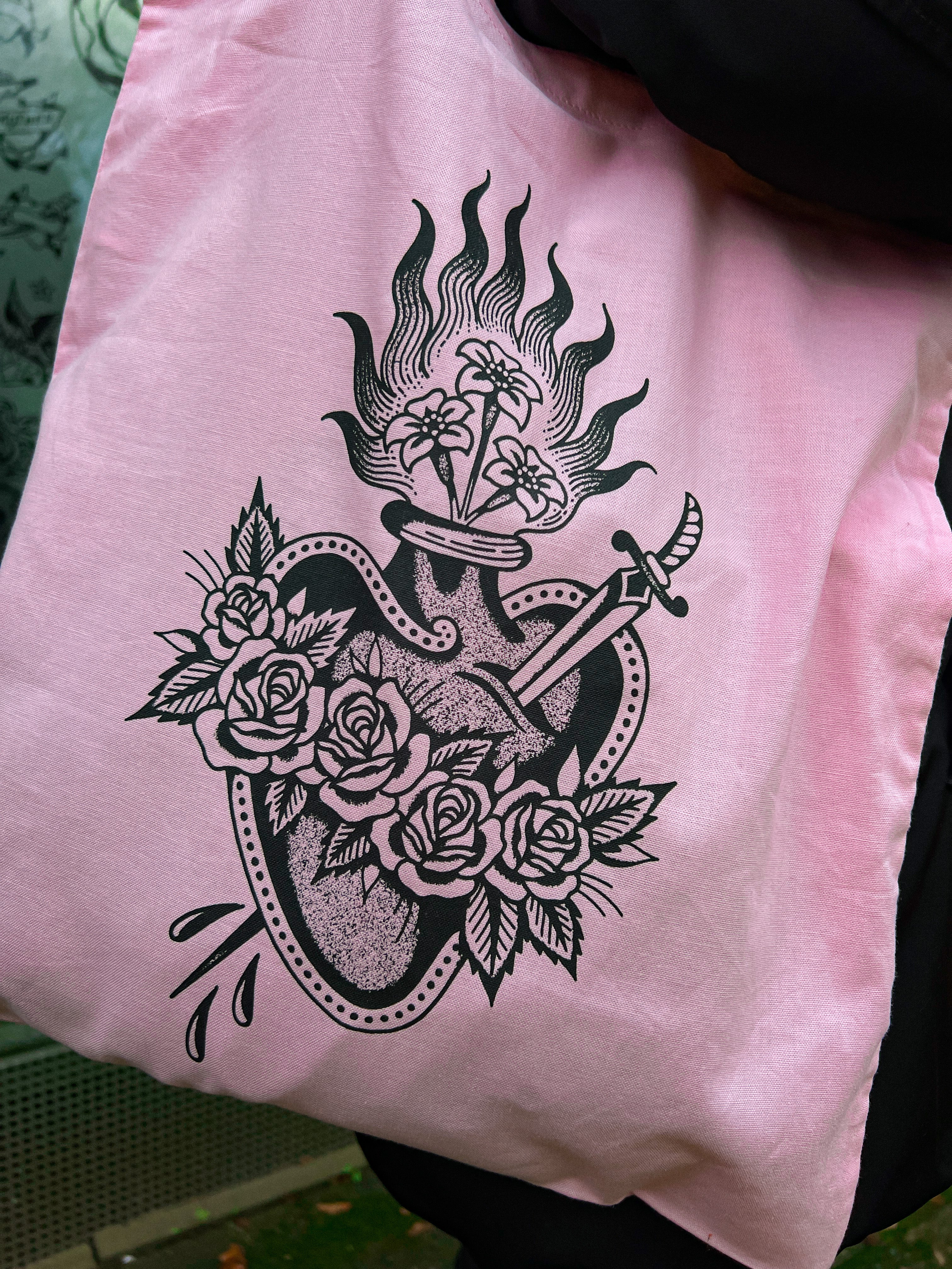 "Sacred Heart" Beutel mit Print - Einzigartige  von Doro Hoffmann. Jetzt online bestellen!