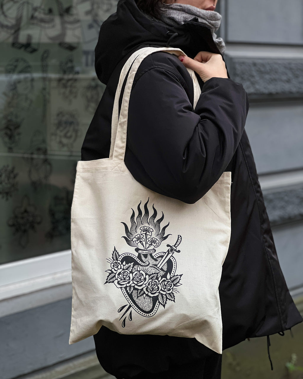 "Sacred Heart" Beutel mit Print - Einzigartige  von Doro Hoffmann. Jetzt online bestellen!