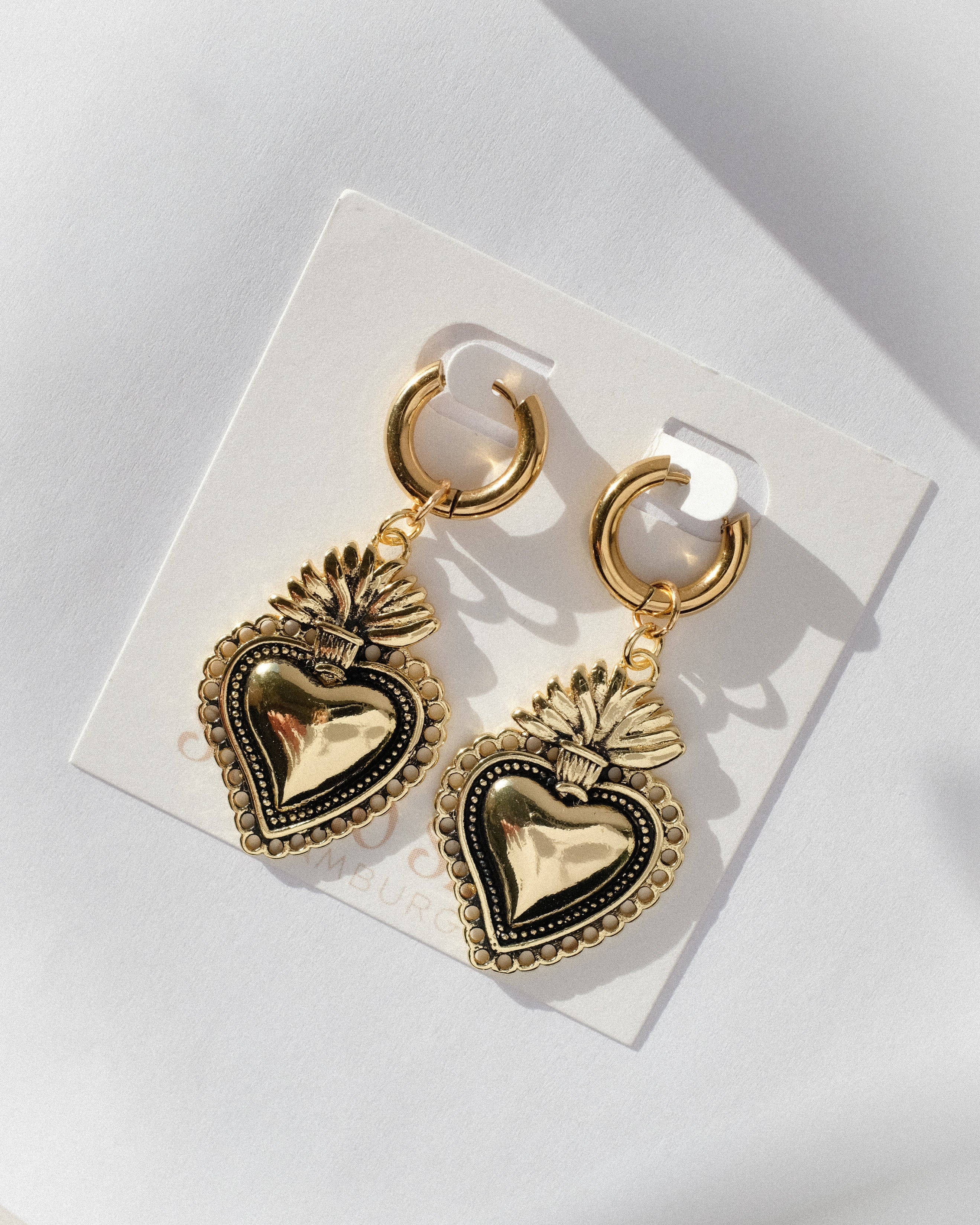 Sacred Heart Hoops in Gold - Einzigartige  von Doro Hoffmann. Jetzt online bestellen!