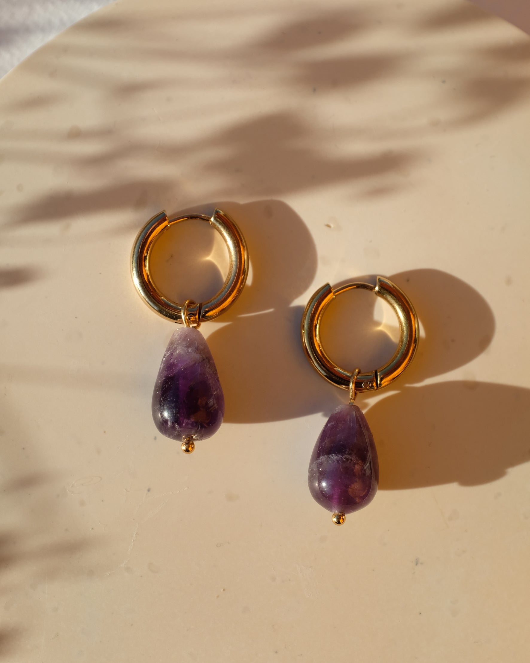 Amethyst Hoops - Einzigartige Ohrringe von Doro Hoffmann. Jetzt online bestellen!