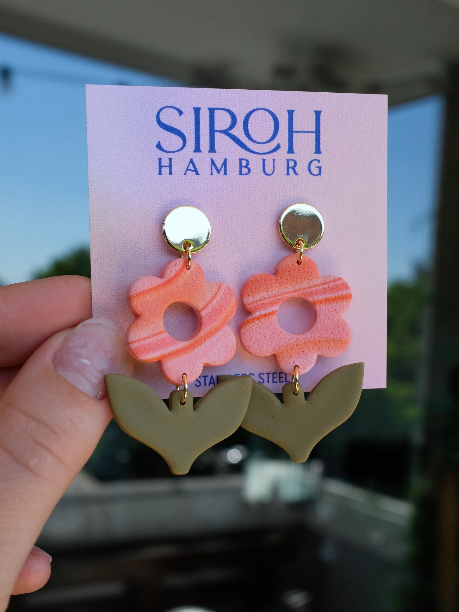 Blumige Ohrringe mit 925 Silber-Stecker - Einzigartige Ohrringe von Doro Hoffmann. Jetzt online bestellen!