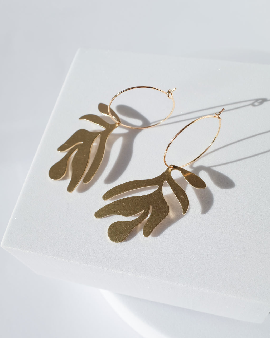 Matisse Brass Hoops - Einzigartige Ohrringe von Doro Hoffmann. Jetzt online bestellen!