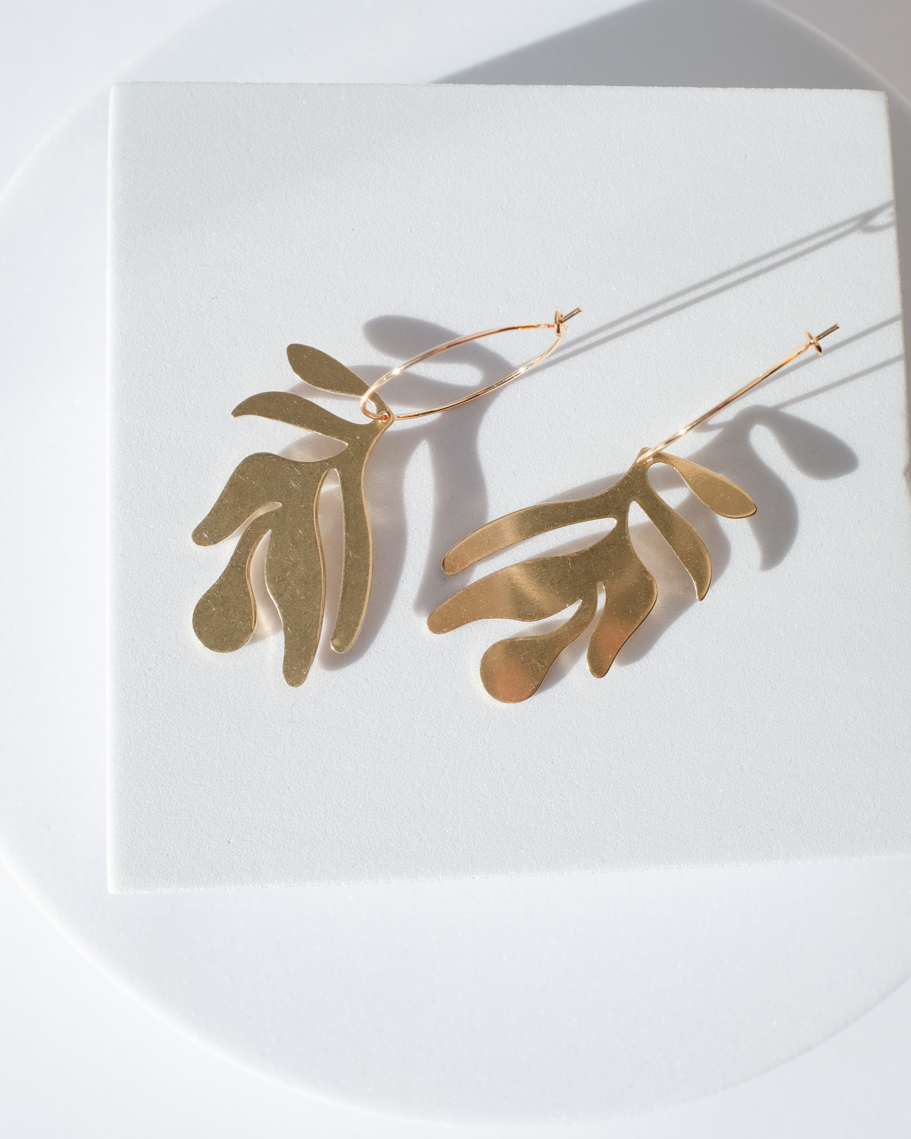 Matisse Brass Hoops - Einzigartige Ohrringe von Doro Hoffmann. Jetzt online bestellen!