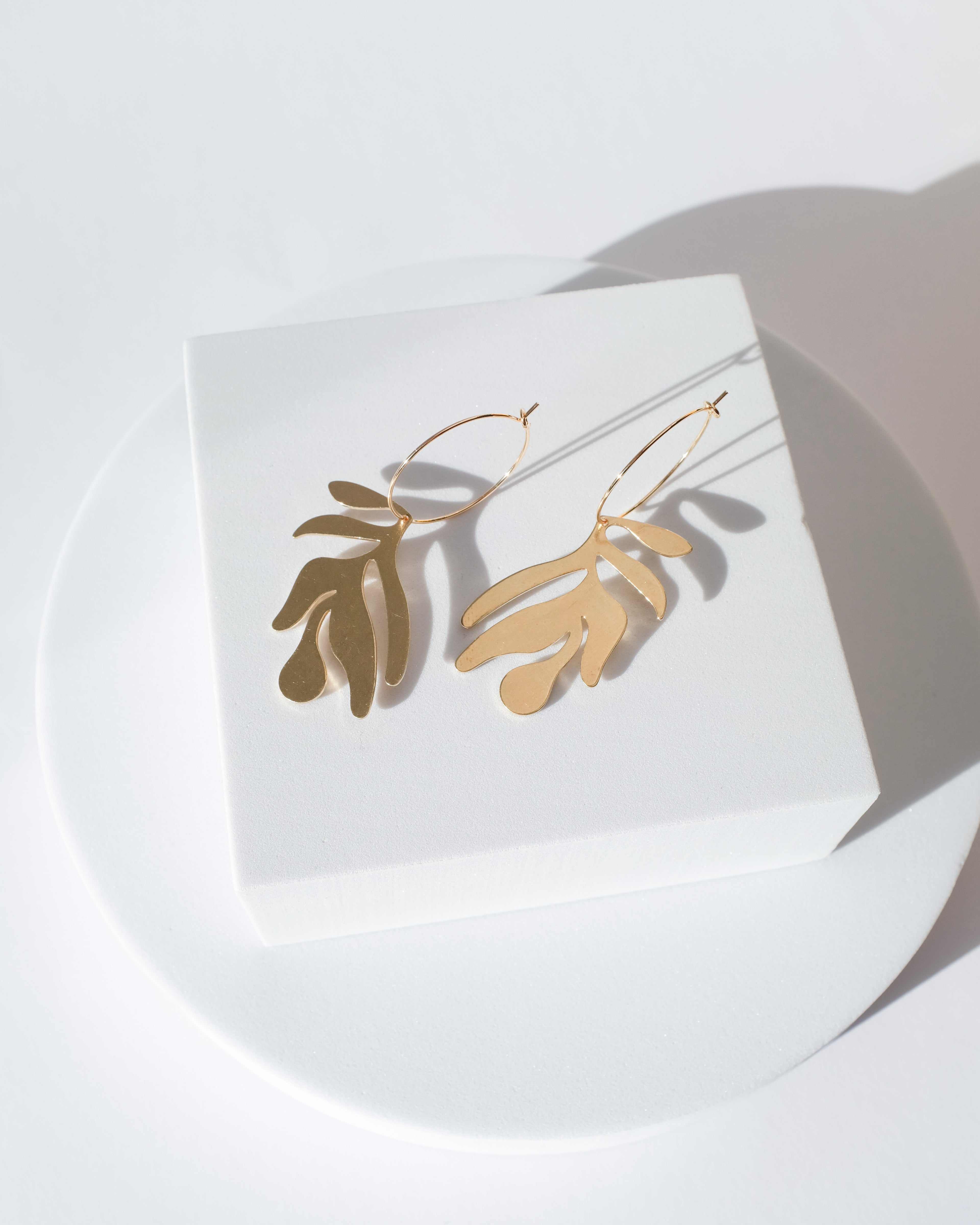 Matisse Brass Hoops - Einzigartige Ohrringe von Doro Hoffmann. Jetzt online bestellen!